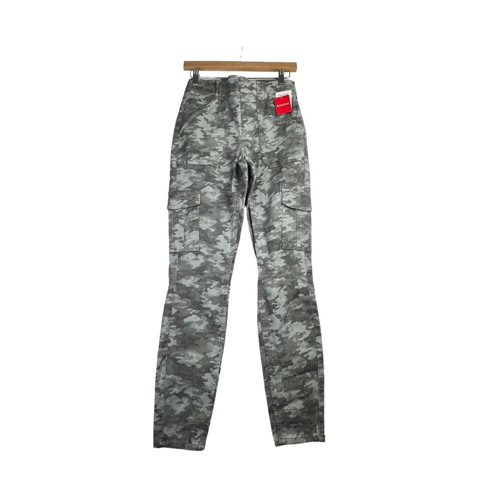 New Spanx Stretch Twill Ankle Cargo Pants size Medium Stone Wash Camo